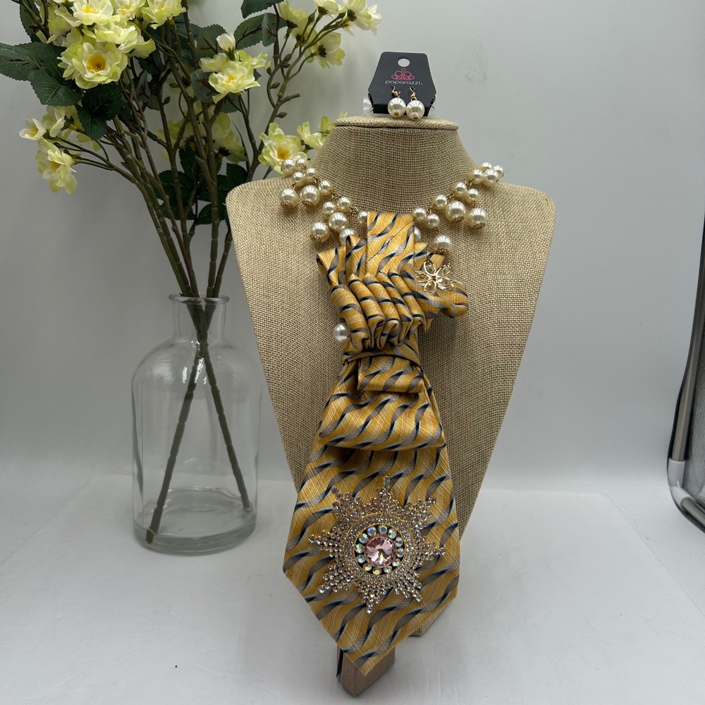 John Ashford Silk Statement Necklace Rhinestone Brooch Faux Pearl Earrings Set - Picture 7 of 10